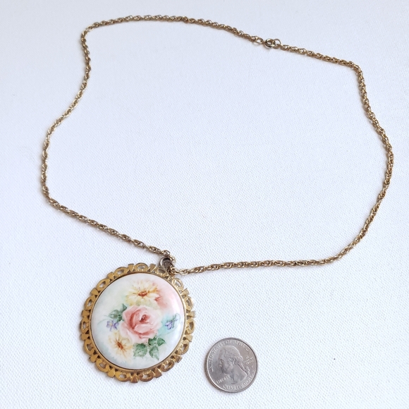 Vintage Large Porcelain Floral Pendant Necklace - Picture 3 of 12